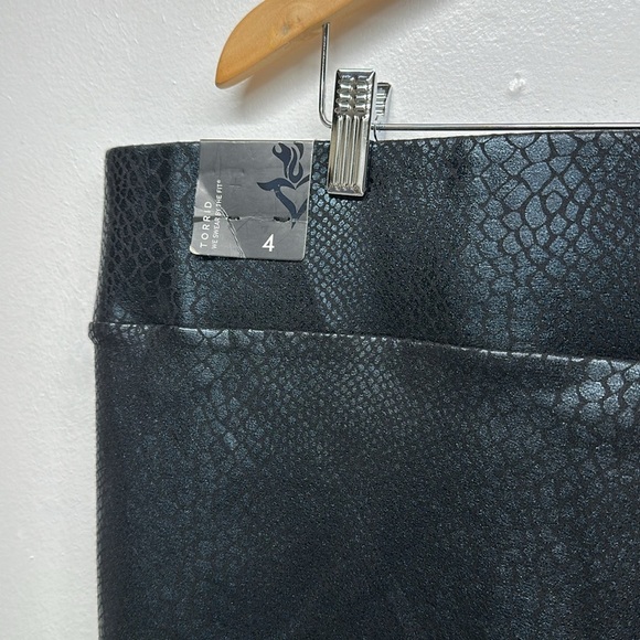 Torrid Pixie Pants Pull On High Rise Tonal Snake Animal Print Black Plus Size 4X - Picture 7 of 8